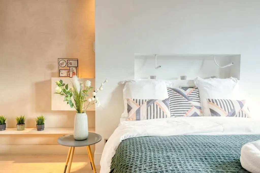 Light-Filled Haven In Ghent Lejlighed